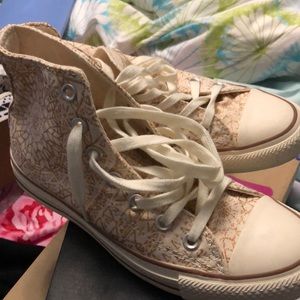 Women’s hi top converse